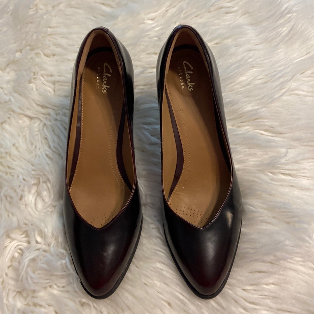 CLARKS LEATHER Artisan Heels size 10 excellent condition never been worn - Picture 1 of 16